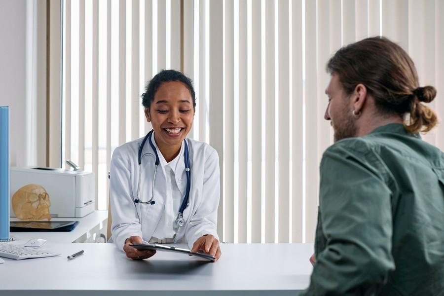 Médecine du travail : un dirigeant doit-il passer les visites ?