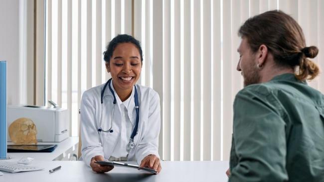 Médecine du travail : un dirigeant doit-il passer les visites ?